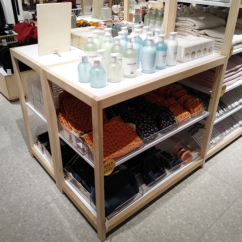 哈密地服裝貨架設(shè)計(jì)