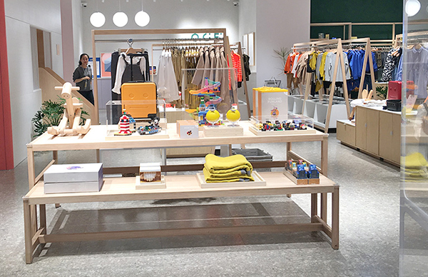 中山服裝店貨架的陳列技巧