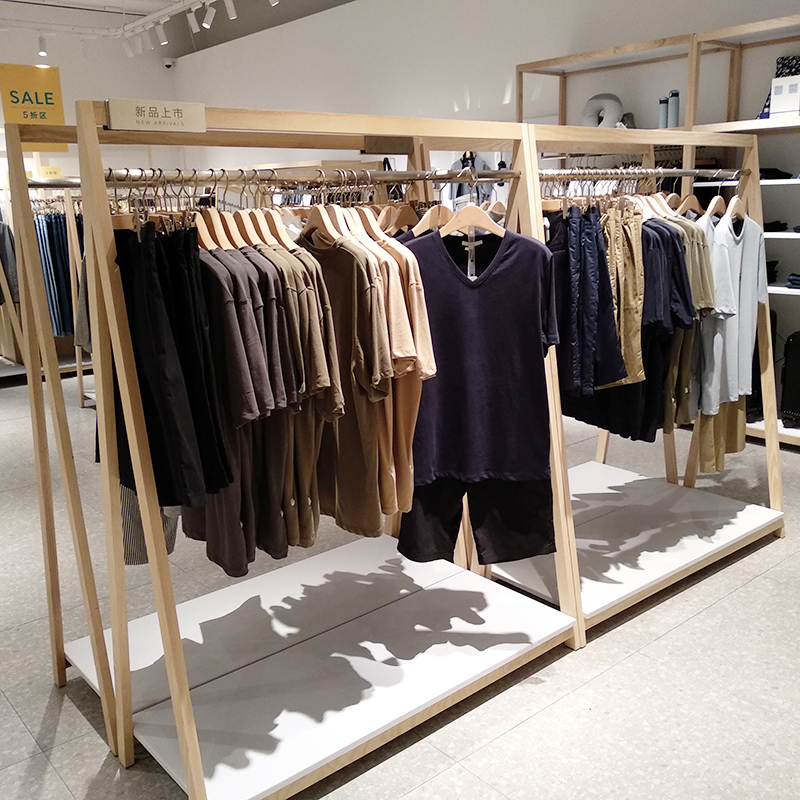 石家莊精品服裝店貨架