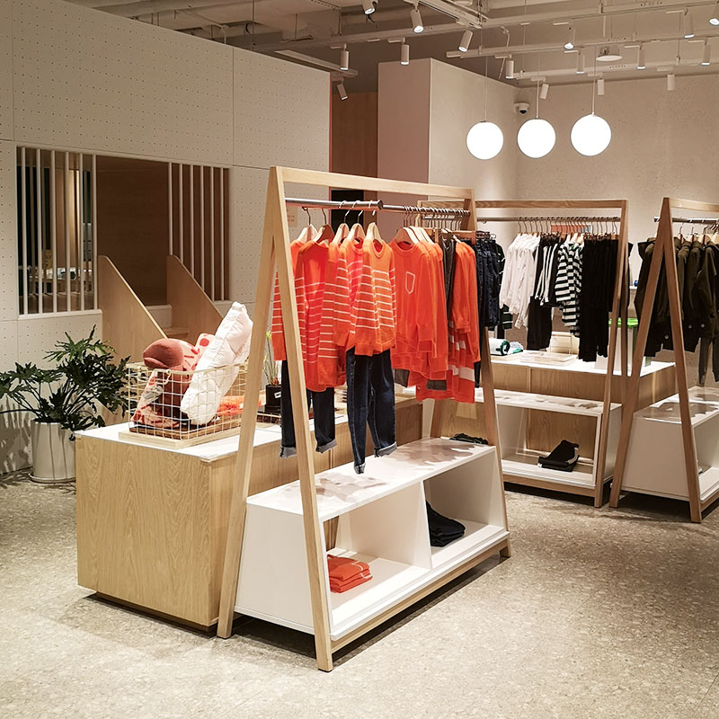 河南服裝店貨架展示