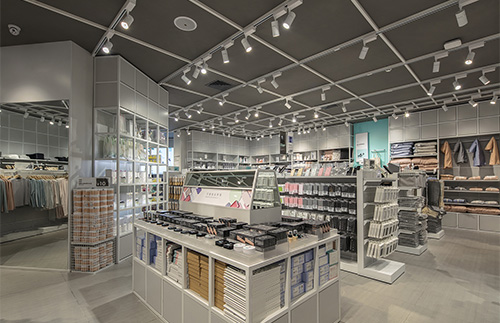 畢節(jié)現(xiàn)代精品百貨貨架的特點(diǎn)與作用