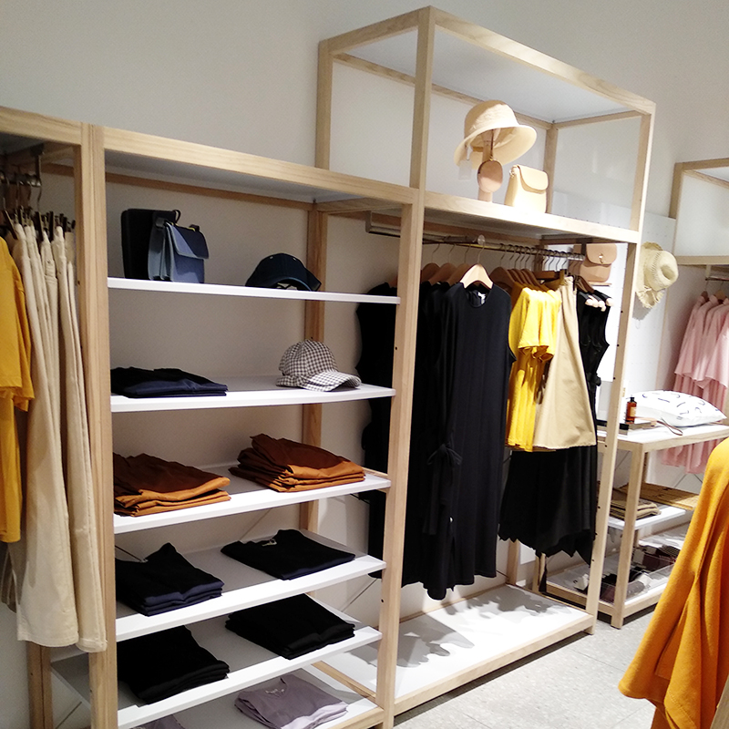 德陽服裝專賣店貨架