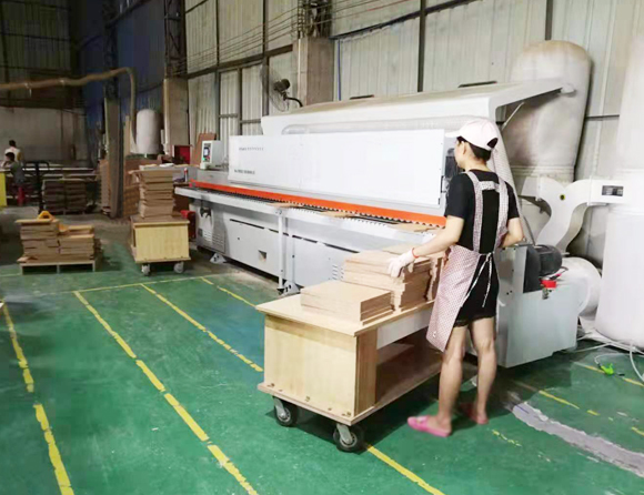 自動化木工封邊設備C