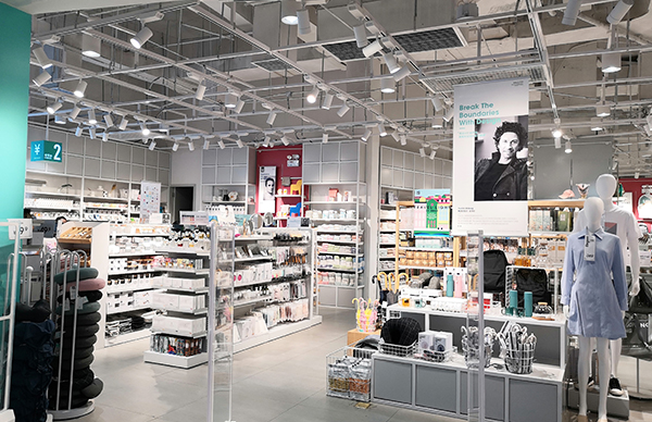 南沙精品店貨架該如何選擇