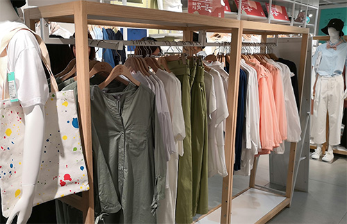 蘿崗到底服裝店貨架如何放置才是正確的