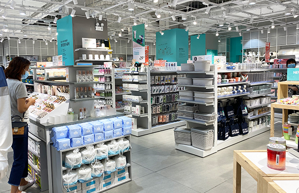 廣東精品店貨架在擺放的時候需要注意什么問題