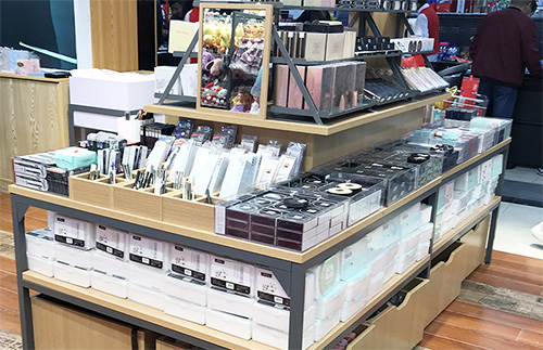 防城港?重大消息，名創優品貨架批發來襲