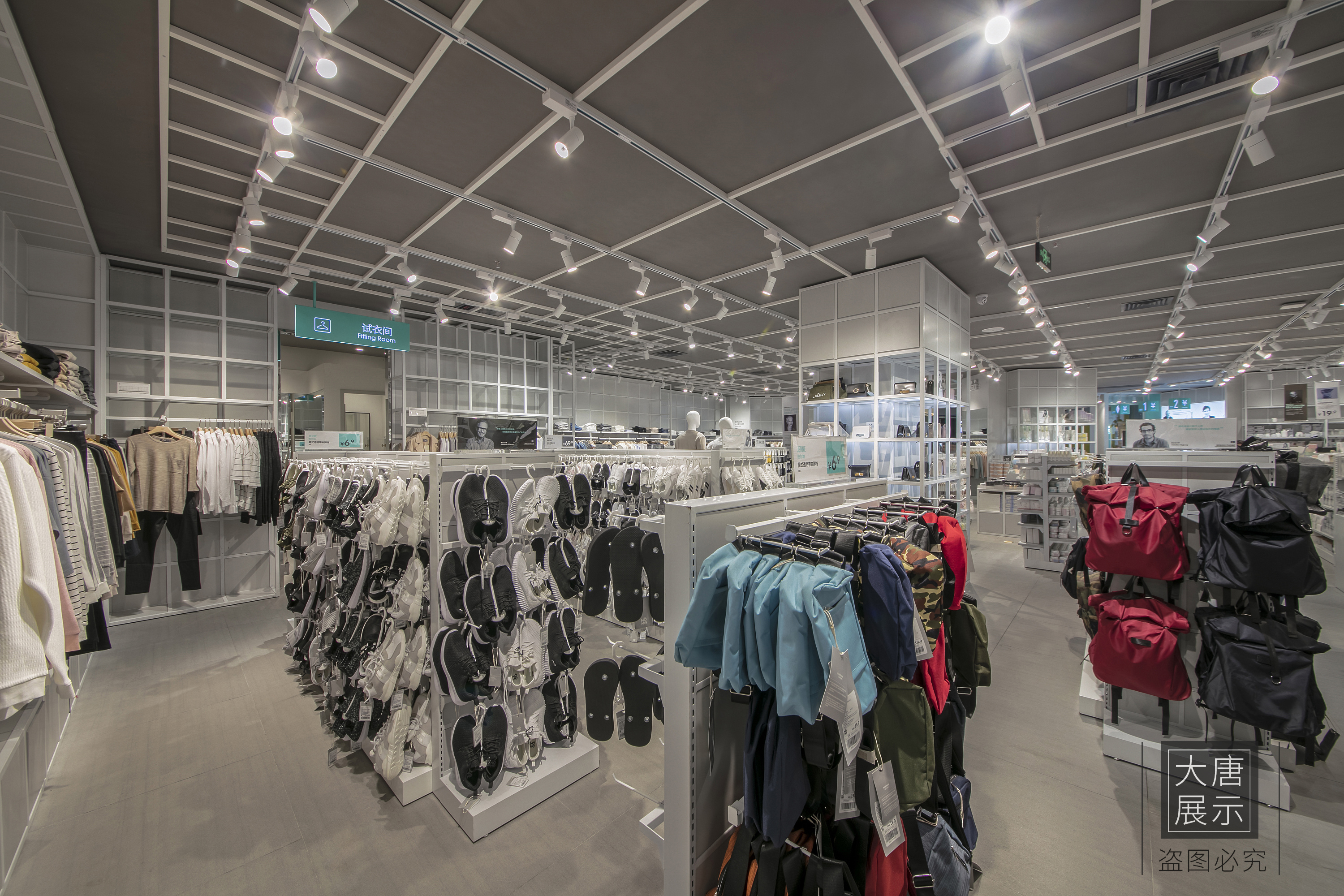 日喀則地開家精品店如何選購精品店貨架