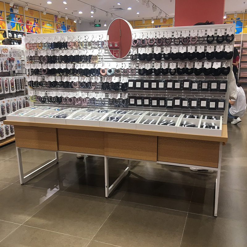 名創(chuàng)優(yōu)品耳環(huán)柜