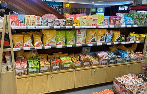 和田地休閑零食店商品在零食店貨架上的陳列技巧_大唐貨架