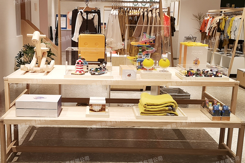 鞍山服裝店貨架，服裝貨架， 服裝店道具，服裝中島柜， 女裝貨架靠墻，大唐展示貨架