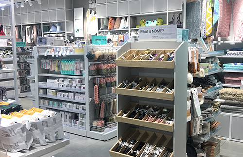 黃埔精品店貨架廠家聊聊精品店貨架那些事