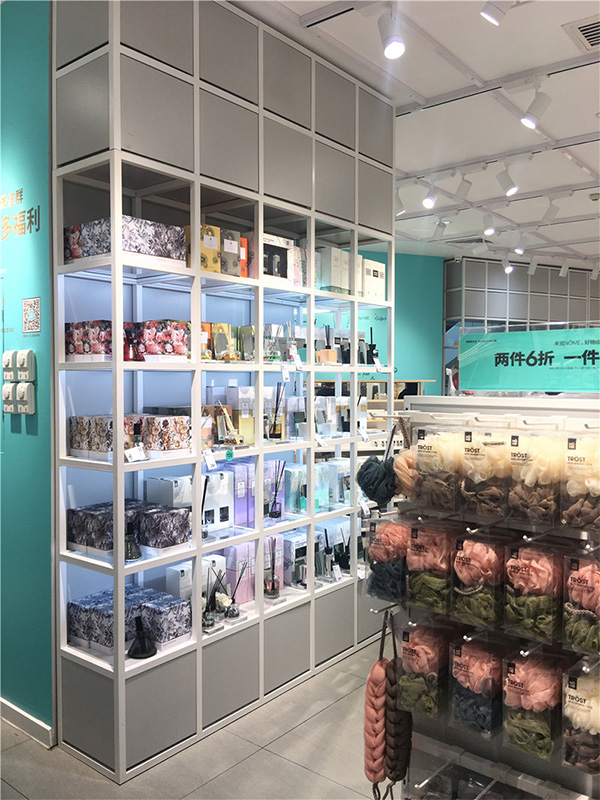 自貢貨架批發廠分享定制飾品店貨架的基本流程