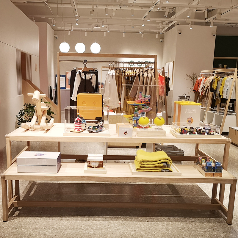 通化服裝貨架展示